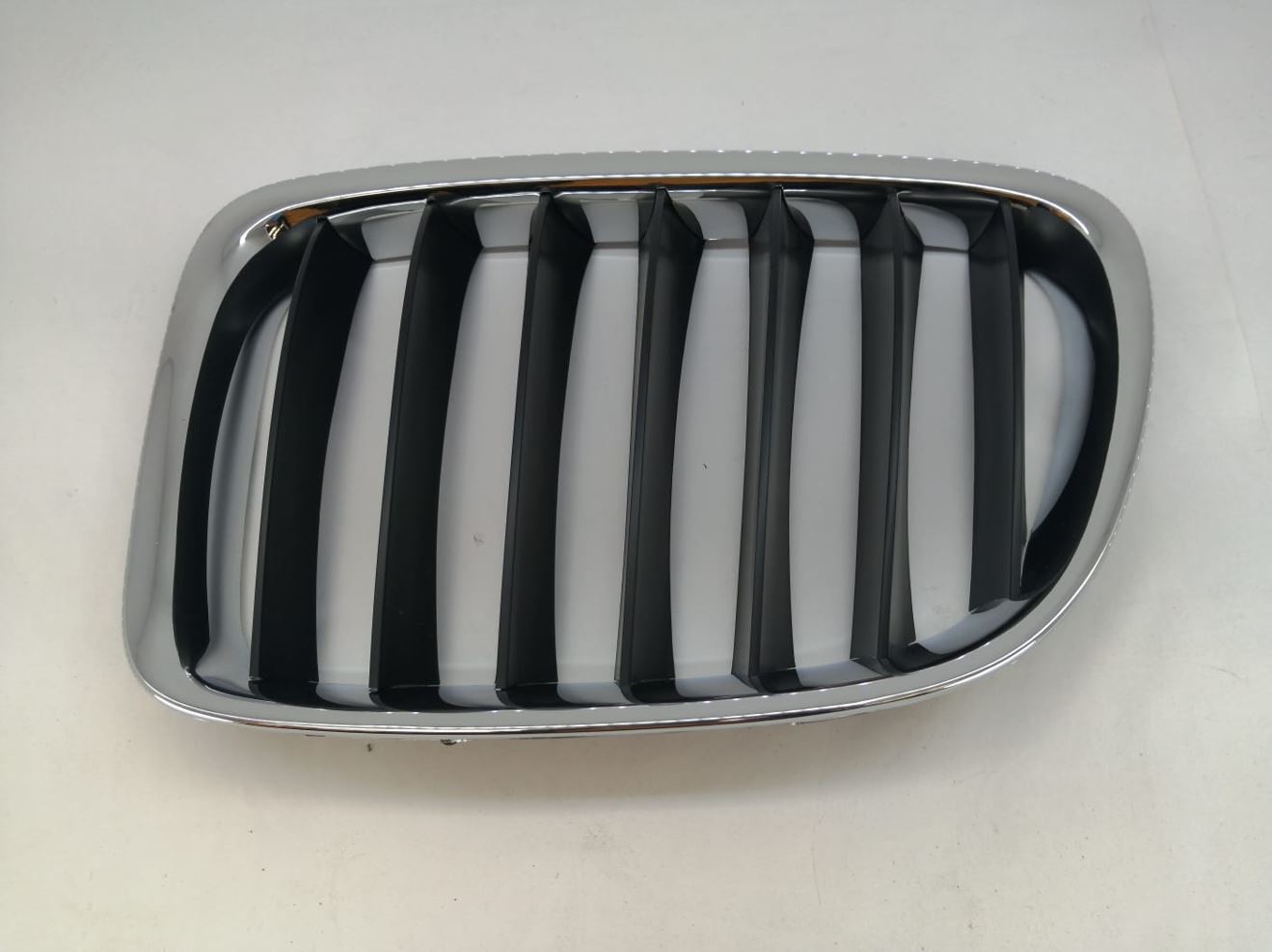 PARRILLA BMW X1 13-15 CROMO/NEGRA L