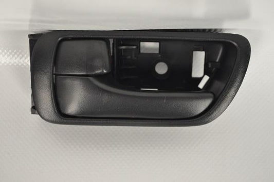MANIJA INTERIOR CAMRY 02-06 DEL=TRAS NEGRO L