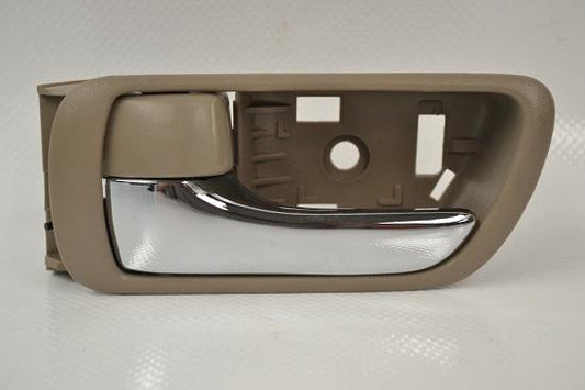 MANIJA INTERIOR CAMRY 02-06 DEL=TRAS CROMO BEIGE L
