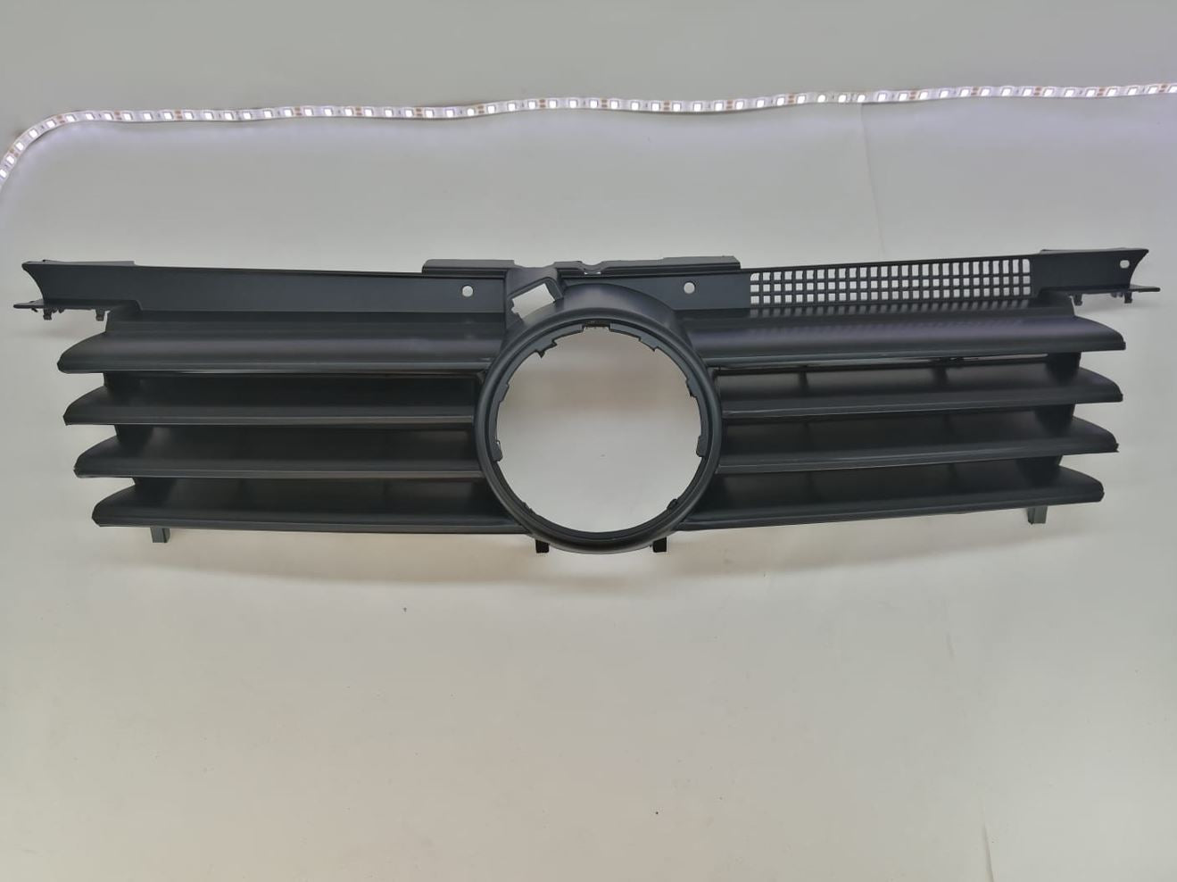 PARRILLA JETTA A4 99-07 FILO/CROMO
